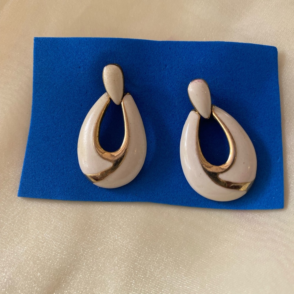Drop earrings